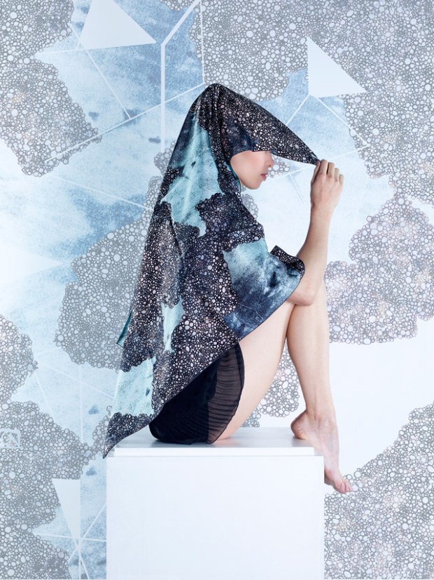 Carré de soie par la graphiste Claire Nast