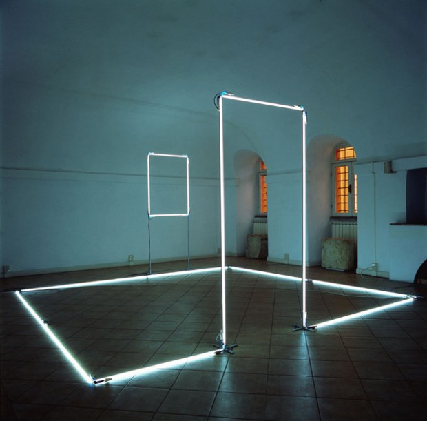 inspirationsgraphiques-graphisme-architectures-lumineuses-Massimo-Uberti-art-installations-lumière-objets-structures-Brescia-04