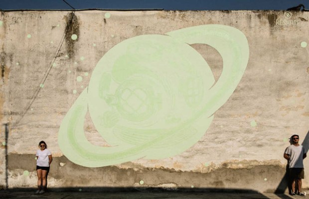 inspirationsgraphiques-streetart-peinture-phosphorescente-graphistes-illustrateurs-maria-lopez-javier-riba-reskate-studio-art-graphique-fresques-murales-02