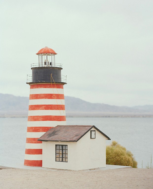 Inspirationsgraphiques-Desert-architecture-Robin-Stein-New-York-photographe-publicite-photojournalisme-lac-Havasu-Colorado-photographie-paysage-04
