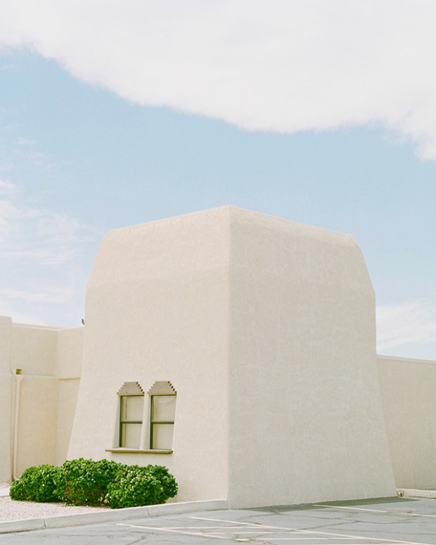 Inspirationsgraphiques-Desert-architecture-Robin-Stein-New-York-photographe-publicite-photojournalisme-lac-Havasu-Colorado-photographie-paysage-07