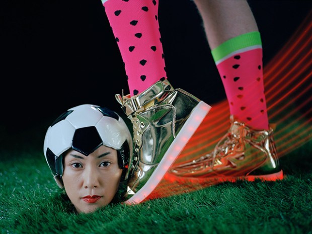 Inspirationsgraphiques-Photo-portraits-Kuzma-Vostrikov-Ajuan-Song-photographie-peintres-classiques-Magritte-Van-Gogh-Picasso-Dali-Kusama-08