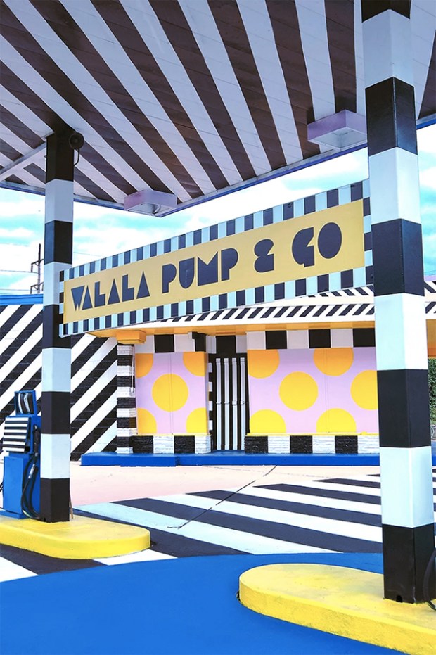 Inspirationsgraphiques-Camille-Walala-Creative-House-Justkids-station-service-oeuvre-monumentale-graphique-Fresque-streetart-Walalapumpgo-style-pop-art-applique-04